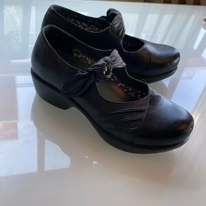 Black, like new dansko Mary Jane clog with 1.5” heal